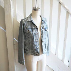 Levi’s Premium Trucker Denim Jacket • Size Small • Light Wash